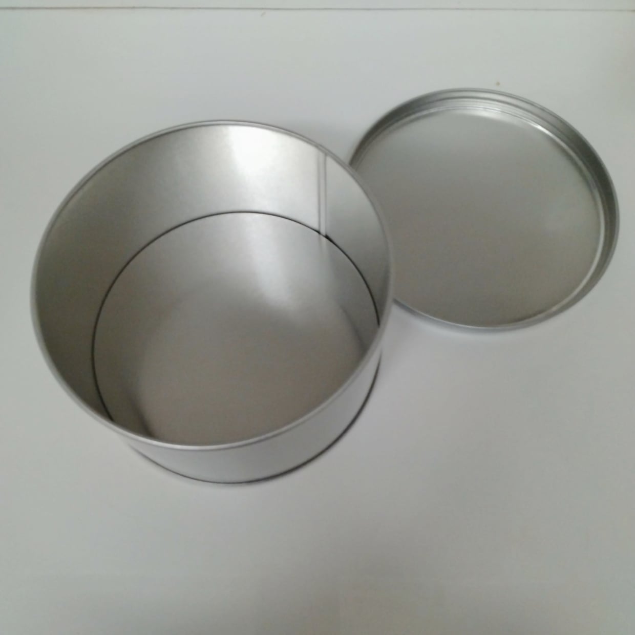  眠っている「空き缶」と「ティッシュ」を組み合わせると？「おうち遊びが盛り上がる」「お正月にピッタリ」 