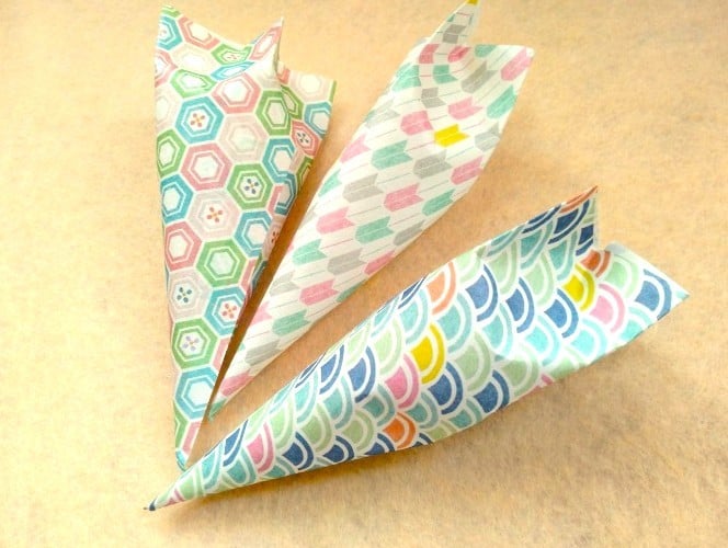 柄付きの「折り紙」で華やかなラッピング