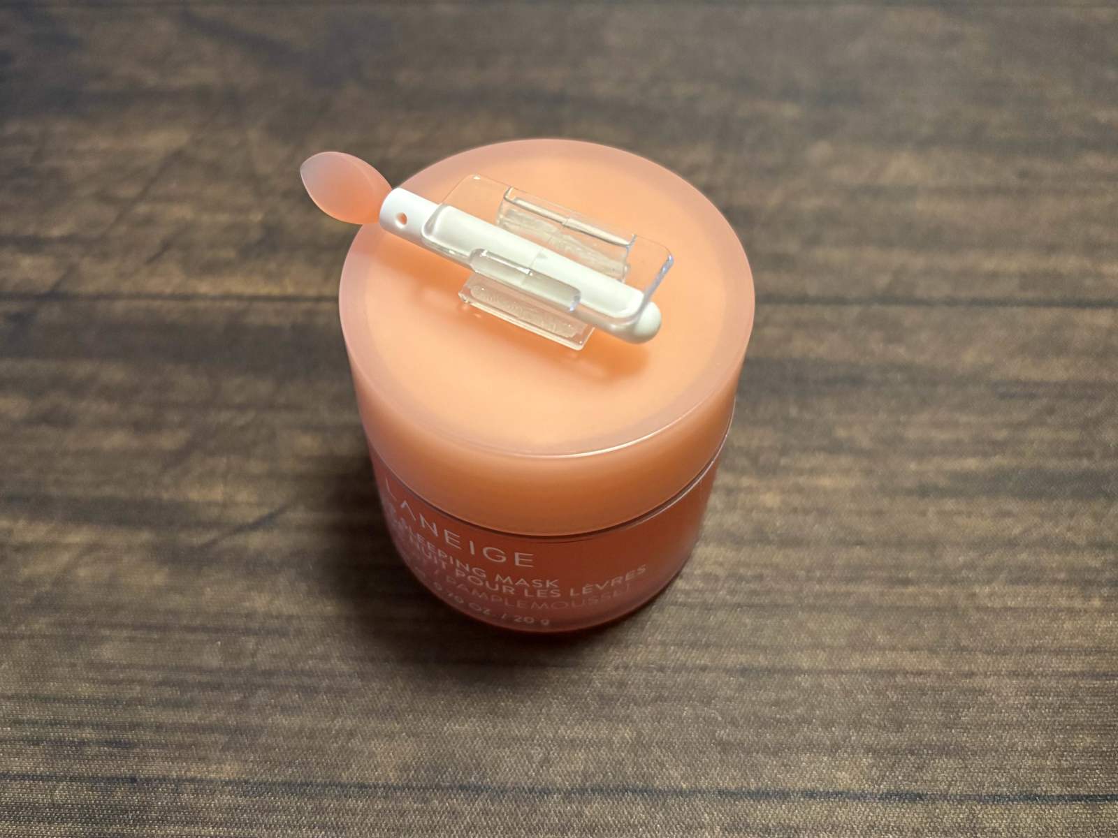 メイク中に困りがちな「スパチュラ」の置き場になる