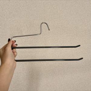 ダイソーの「2連ハンガー」が“キッチン”で大活躍「考えたことなかった」「使い道広がる」