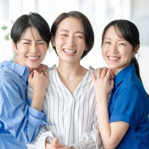 メイクでもスキンケアでもない。年齢を重ねるほど"美しくなる人の共通点"