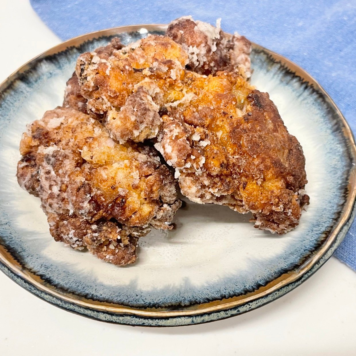  朝漬ければ夕食は揚げるだけ！「鶏肉」と一緒に漬けると柔らかくなる調味料とは？「冷めてもおいしい」 