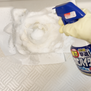 こすらずスッキリ！「お風呂」のヌメヌメ排水口の“貼るだけ掃除テク”「ゴシゴシしない」「密着する」