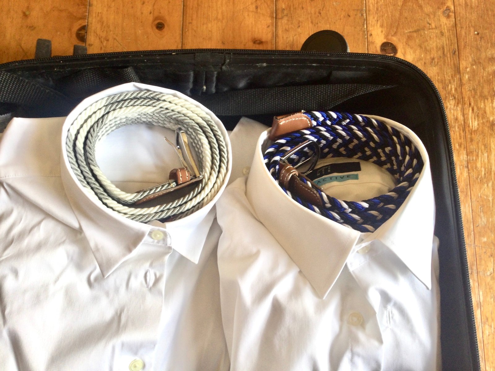 「ベルト」で襟元の形をキープ！