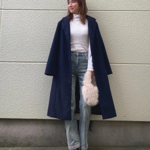 1枚あるとめっちゃ使える！暖かさと抜け感がプラスされるアイテムとは？【40代のおしゃれさんに学ぶ】