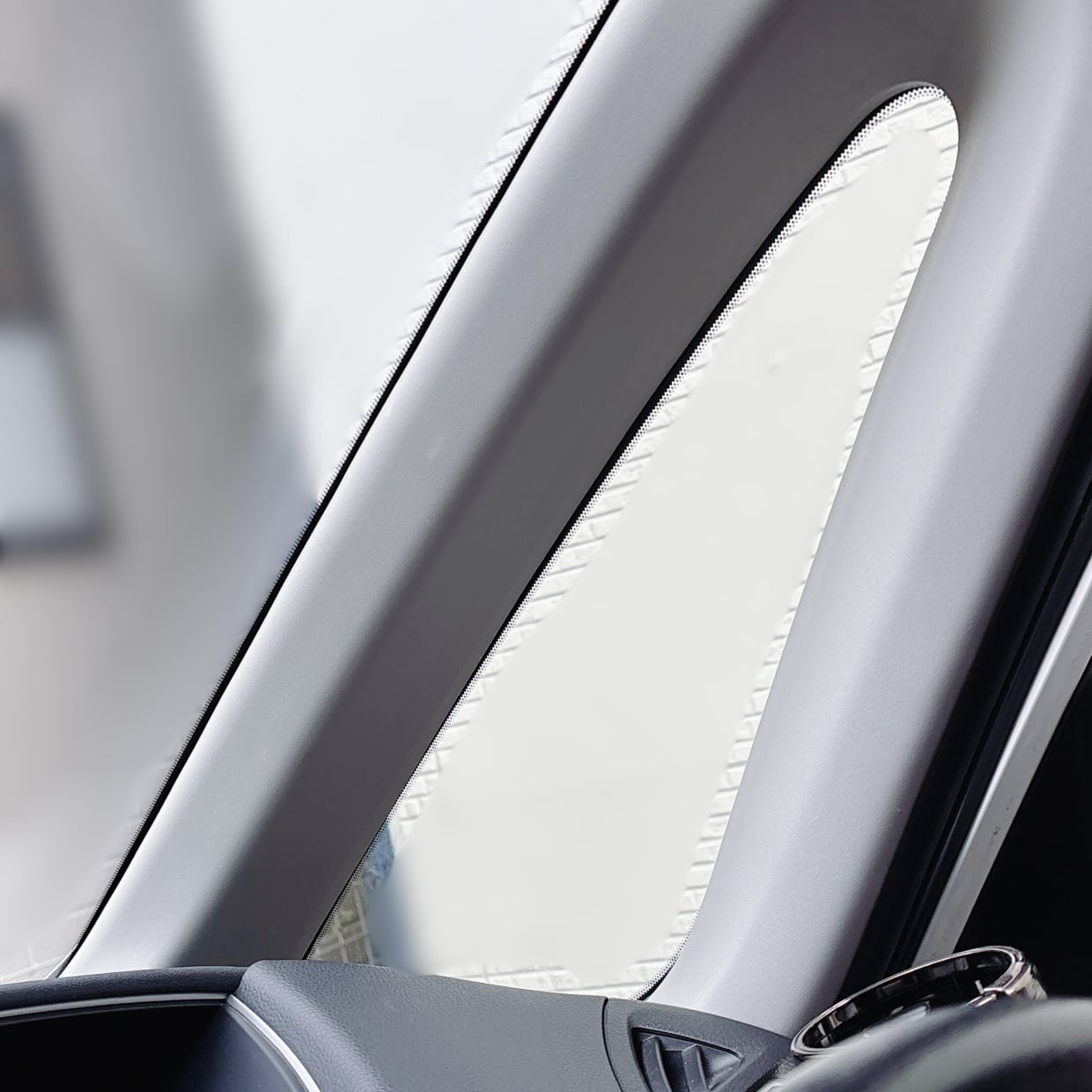  知らなかった。車の前側にある「三角窓」の“役割と正体” 