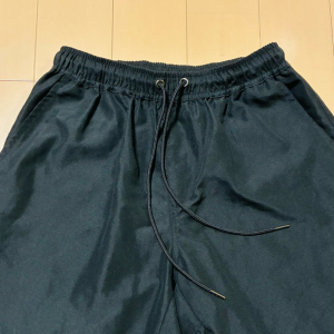 “ズボンのヒモ”を使いやすく短くするテクニック「もう邪魔にならない」「便利でやめられなくなる…」