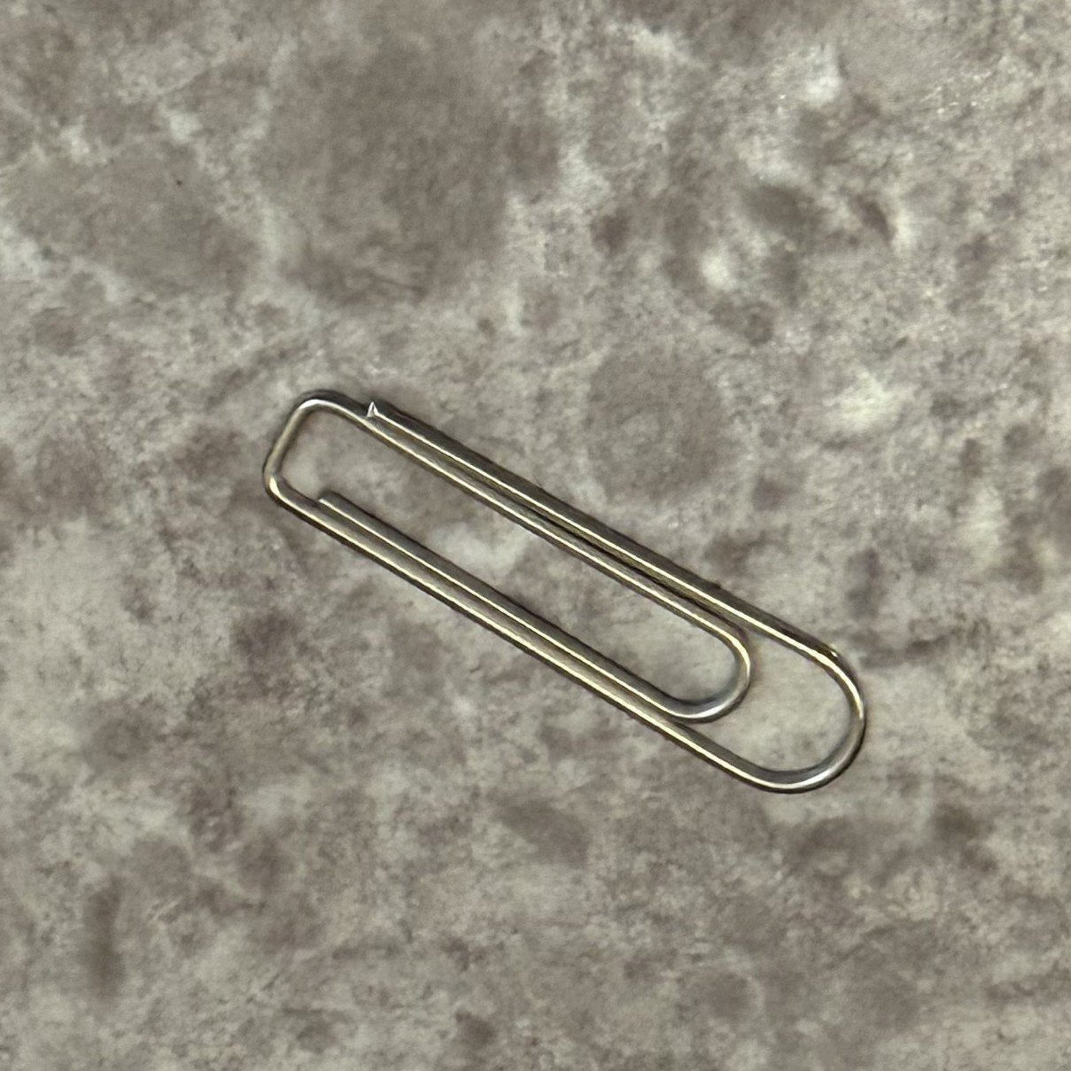  使い切れない「ゼムクリップ」がまさかの“おしゃれ雑貨”に変身…？「かわいい！」「気分が上がる」 