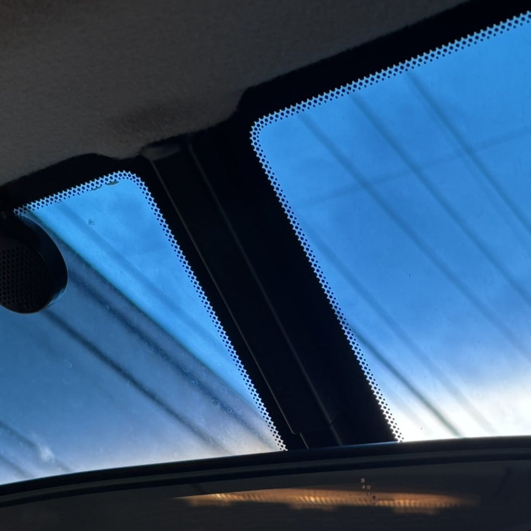  知らなかった。車の「フロントガラス」の“青いグラデーション”の正体 