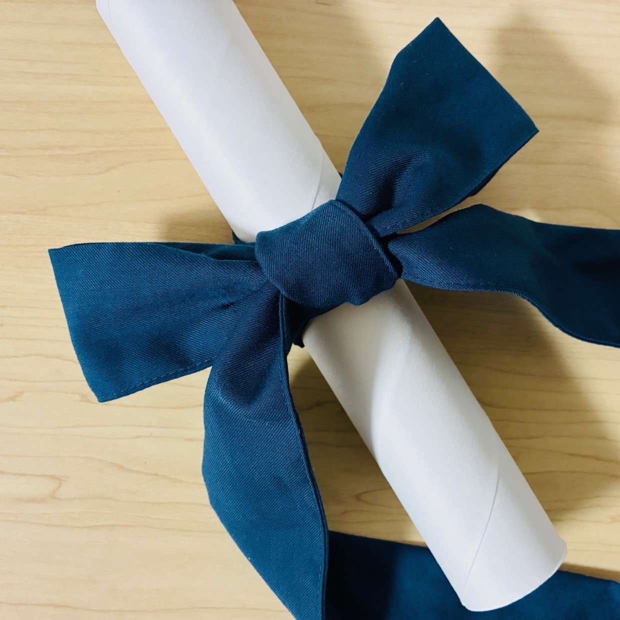  リボン結びは”前から引き出す”ときれいに決まる！目からウロコのリボンの結び方「知らなかった！」 