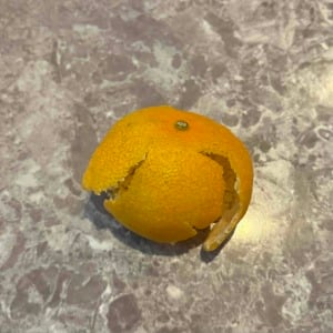 食べ終えた「みかん」の皮に塩をつけると…？「知らなかった」「すごい！」