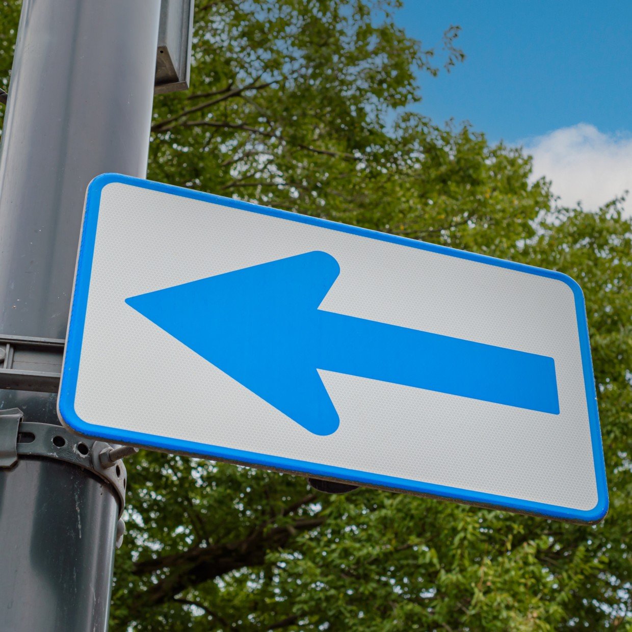  「一方通行」だと思ってない？似ているけど意味が違う“道路標識”の見分け方 