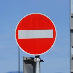 「車両通行止め」だと思ってない？似ているけど意味が違う“道路標識”の見分け方