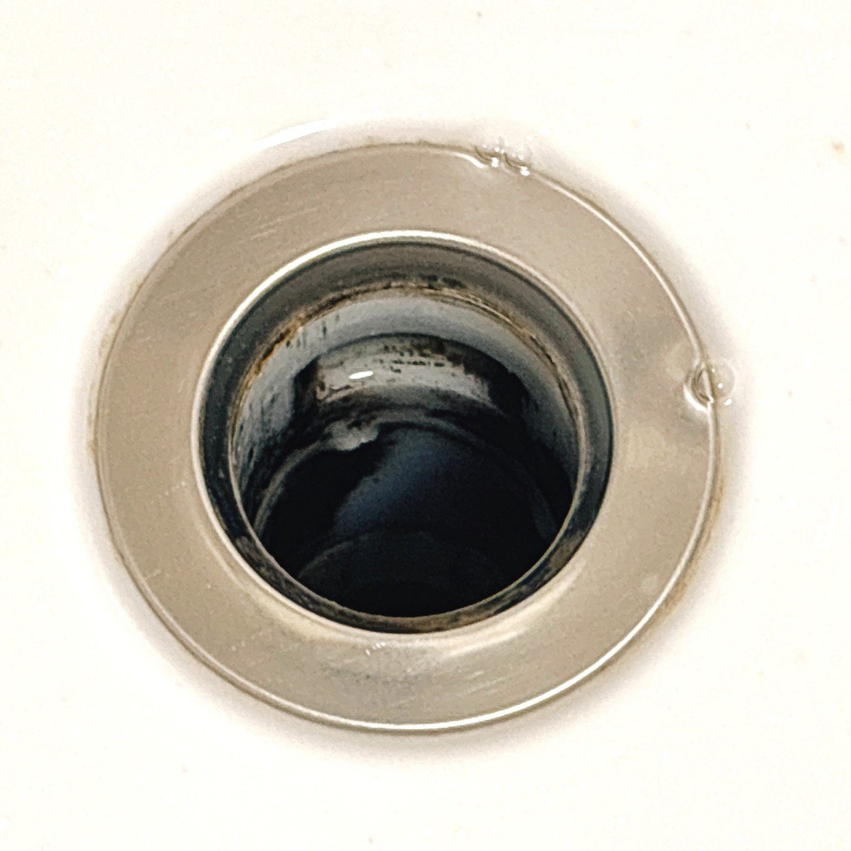  「洗面台」の臭いがスッとなくなる！年末のうちに掃除したい“放置OK”のヌメリ掃除術「大掃除にやる」 