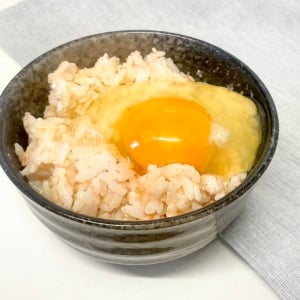 もう「卵かけご飯」は醤油で食べない。一度食べたら“やみつきになる食材”とは？「意外な組み合わせ」