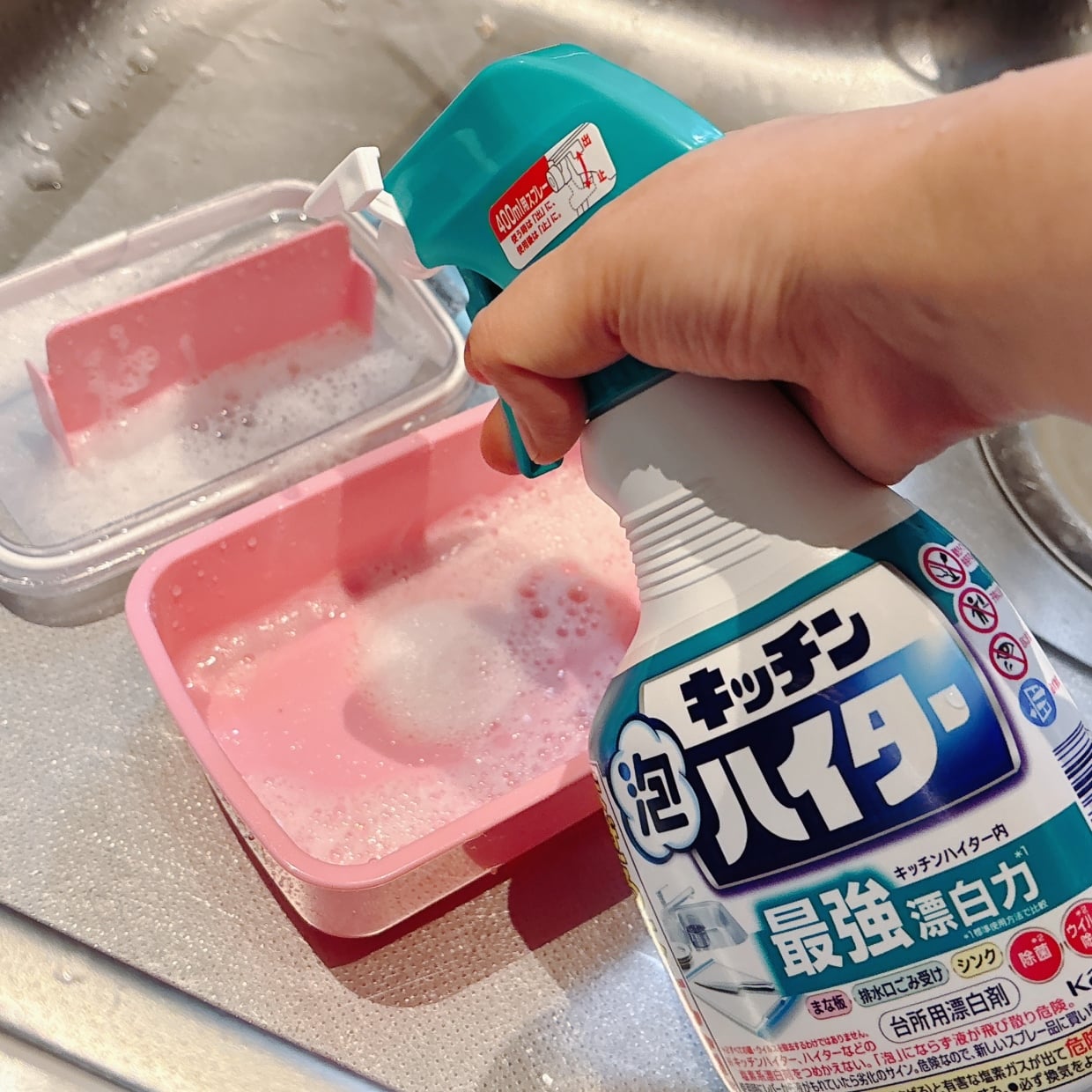  「キッチン泡ハイター」の“まな板以外”の2つの活用術「臭い対策に」「思ってたより日常で使える」 