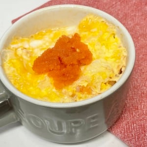 帰宅後10分でできる！オムライスに入れるとおいしくなるピンクの食材とは？「ふわとろでクセになる」