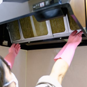 油汚れの強い味方“キッチンマジックリン ハンディスプレー”のNG使用法3つ「変色するかも」