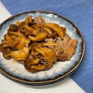 「炊飯器」に材料入れるだけ！箸が止まらない絶品“きのこ”レシピ「忙しい日に助かる」