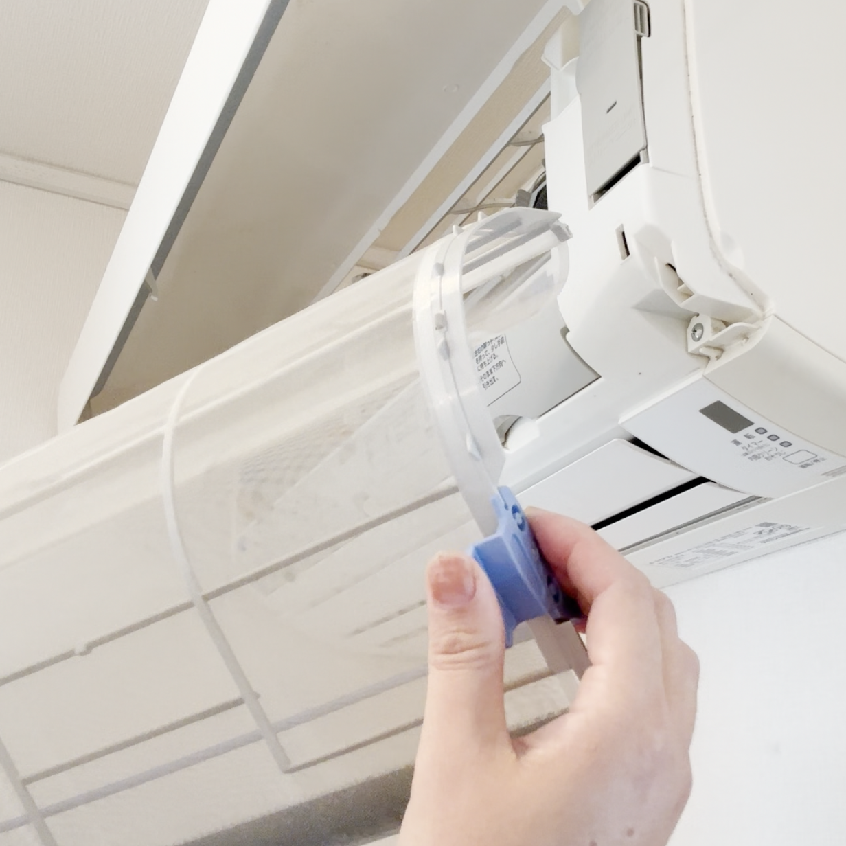  寒い冬がくる前に！今見直したい“エアコンフィルター”の簡単掃除術「暖まりやすい」「電気代の節約にも」 