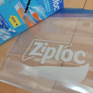 「ジップロック」が“車の中で役立つ”意外な使い道「斬新だけど便利！」「外出時に使える」