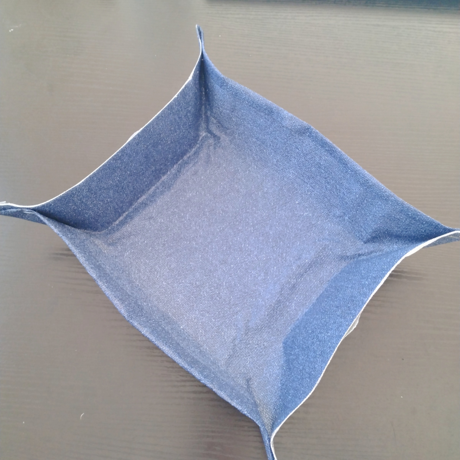 牛乳パックで作ったトレイ