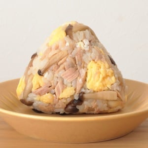 朝「ツナおにぎり」に入れると1個で大満足！栄養たっぷりな2つの具材とは？「マヨネーズは使わない」