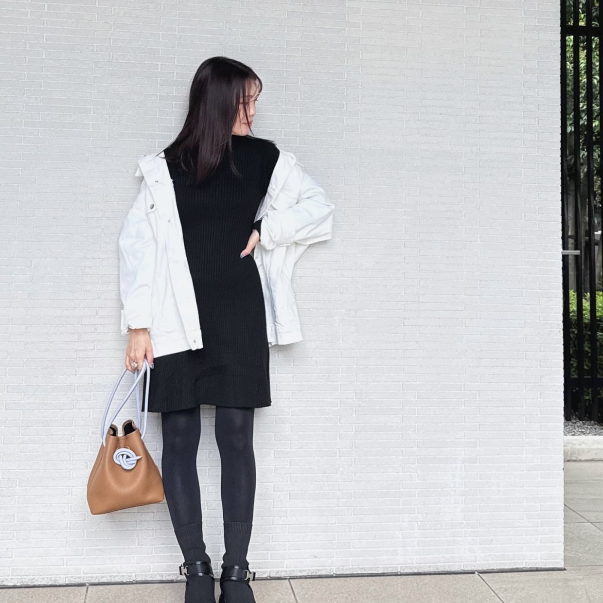  なぜか「垢抜けて見える人」がつい選んでしまう色とは？【40代のおしゃれさんに学ぶ】 