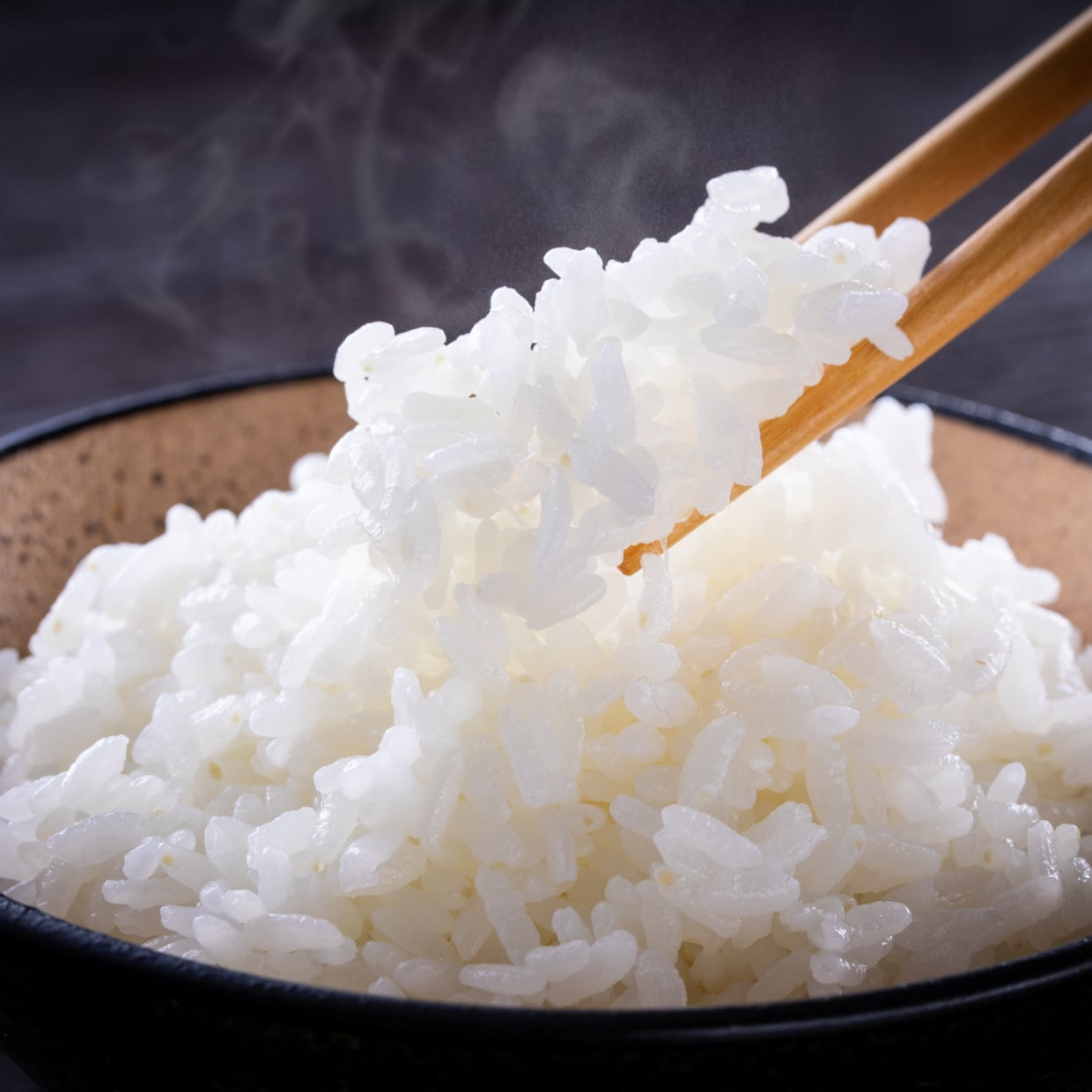  「大さじ1入れるだけ」でごはんがおいしくなる！新米や古米が“ふっくらつやつや”に炊き上がる“裏ワザ” 