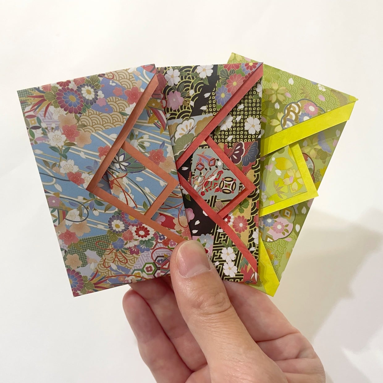  買い置き不要！折り紙だけで作れる“可愛いポチ袋”のつくり方「30秒で完成」「お正月の準備」 