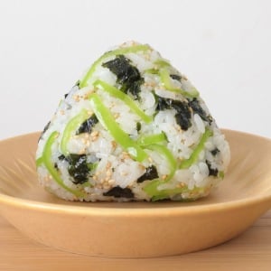 朝「おにぎり」に入れると満足感が上がる。“ビタミンCやβカロテンがたっぷりな食材”とは？