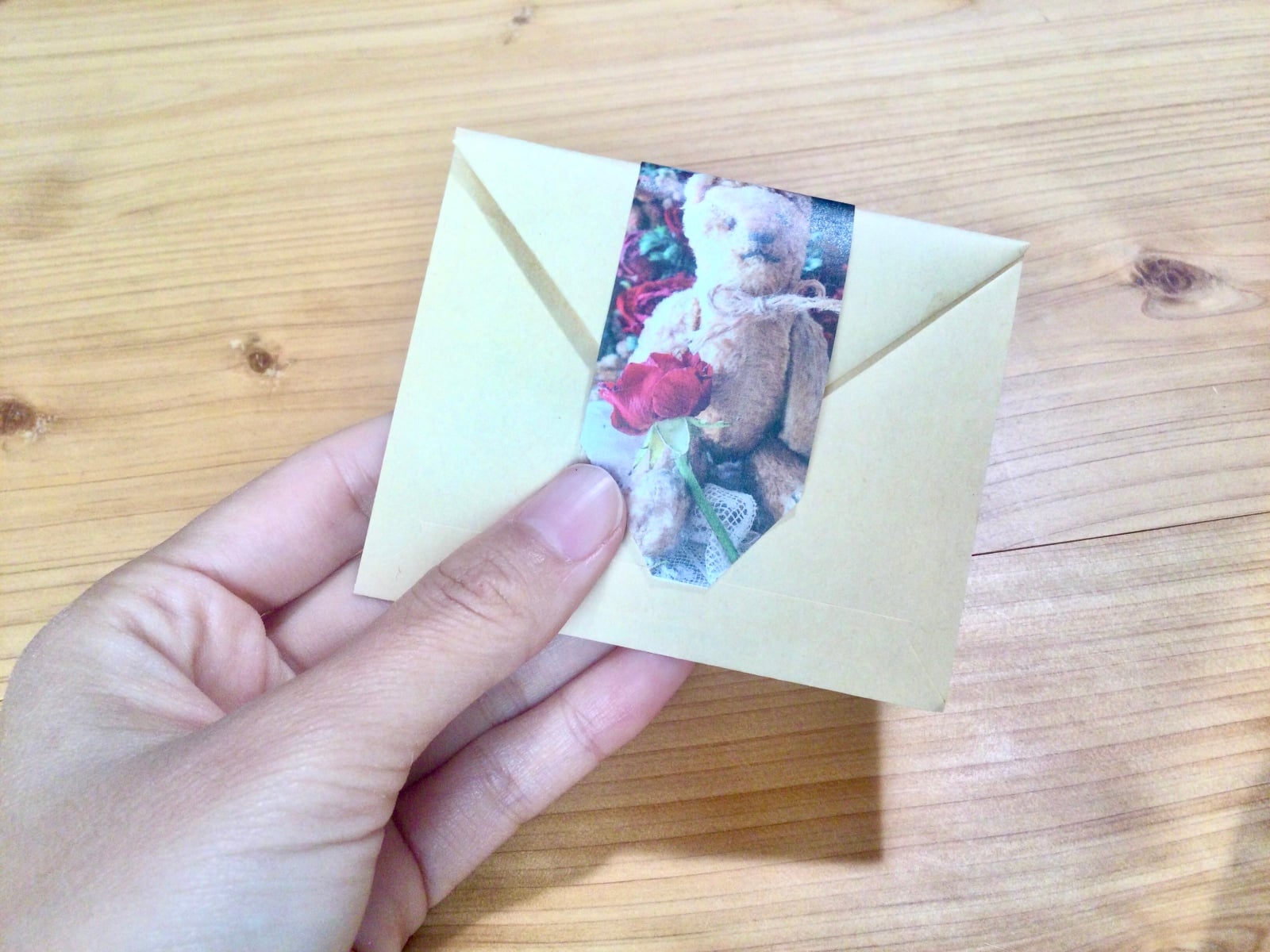 切って折るだけでお手紙風のラッピングに