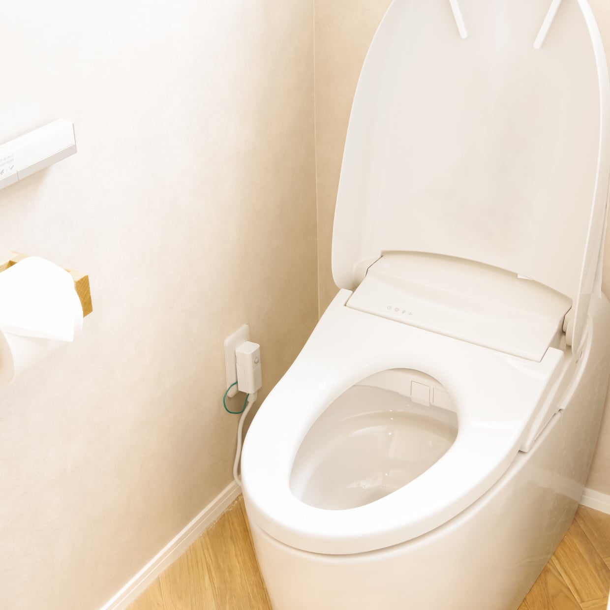  「トイレが清潔な人」が置くのをやめても困らなかった“3つのもの”「掃除がラク！」「臭いがこもらない」 