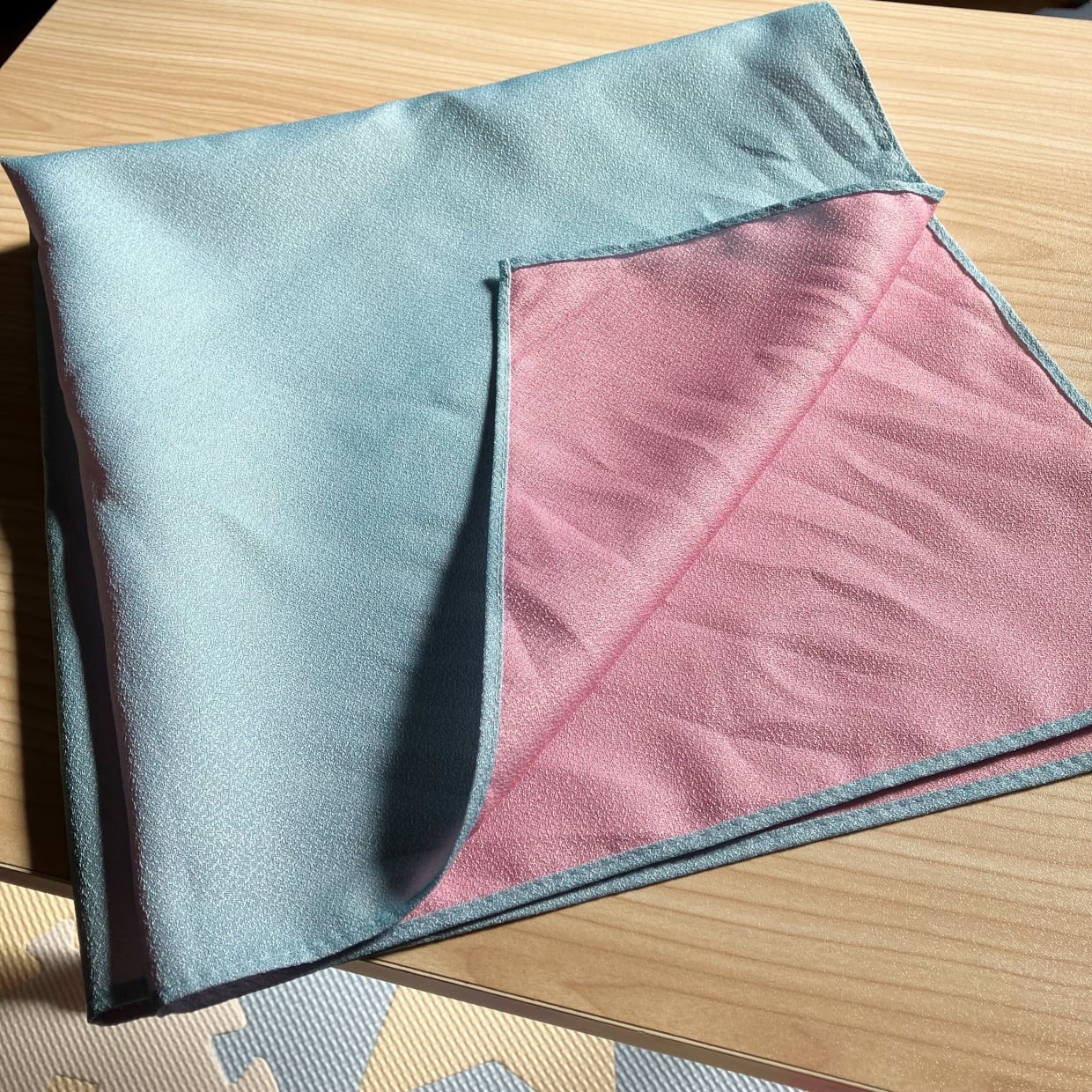  眠っている「ふろしき」が外出先で活躍する“3つの使い道”「確かに使える！」「公園でも」「持ち歩く」 