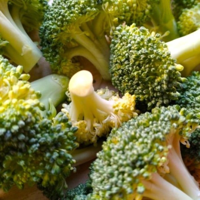  盛り付け方を変えるだけで？「ブロッコリー」にドレッシングが絡みやすくなるワザ「確かに」「やってみる」 