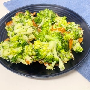 チーズの上にのせるともっとおいしくなる。食物繊維とビタミンCがたっぷりな食材とは？「クセになる味」