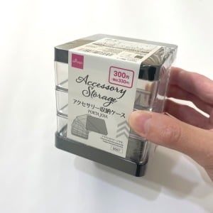 【ダイソー】の「3段アクセサリーケース」が万能！アクセ以外の小物もスッキリ収納できる“活用術2選”