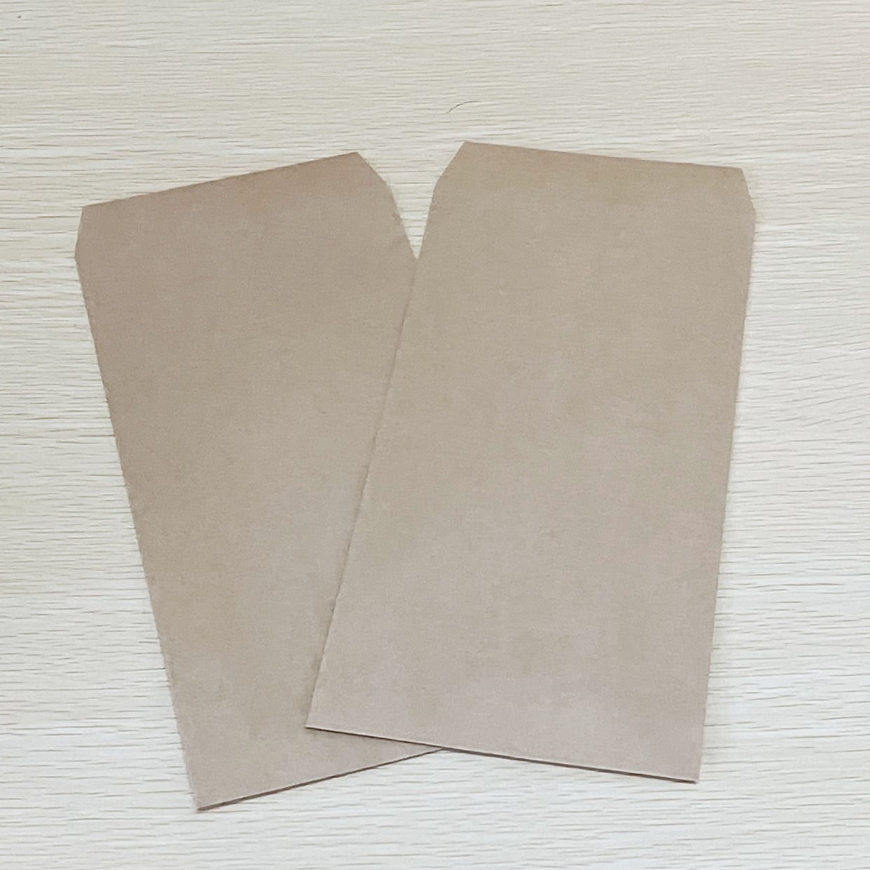  余っていた「普通の茶封筒」を開いて折るだけで…？「クリスマスに活躍する」「素朴なのにおしゃれ」 