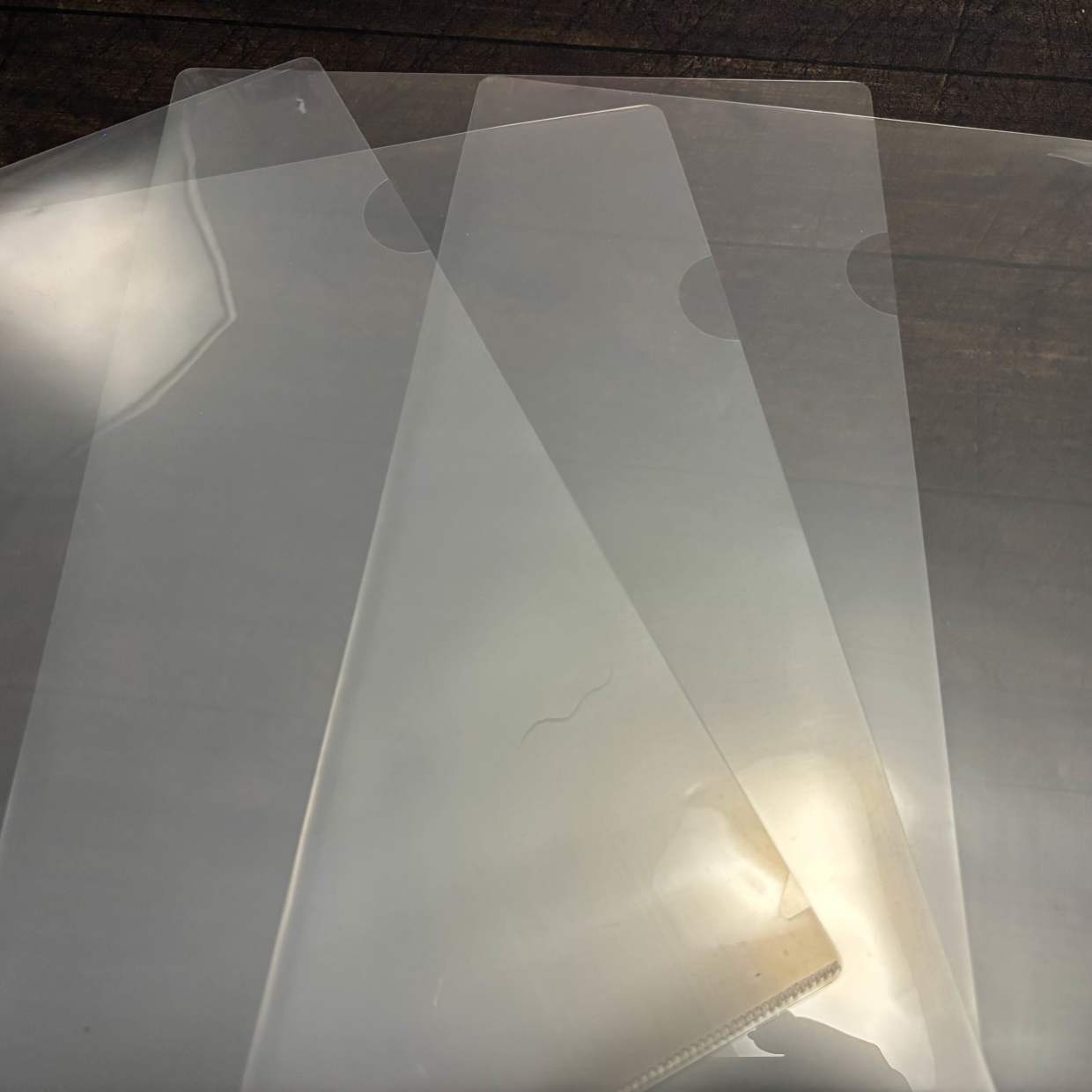  冬に活躍するアイテムを「クリアファイル」に入れると…？「固定できる」「持ち運びに便利」 