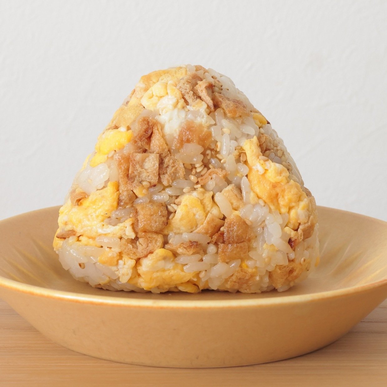  朝「おにぎり」に入れると体がよろこぶ。贅沢な味わいになる“意外な食材”とは？「新感覚おにぎり」 