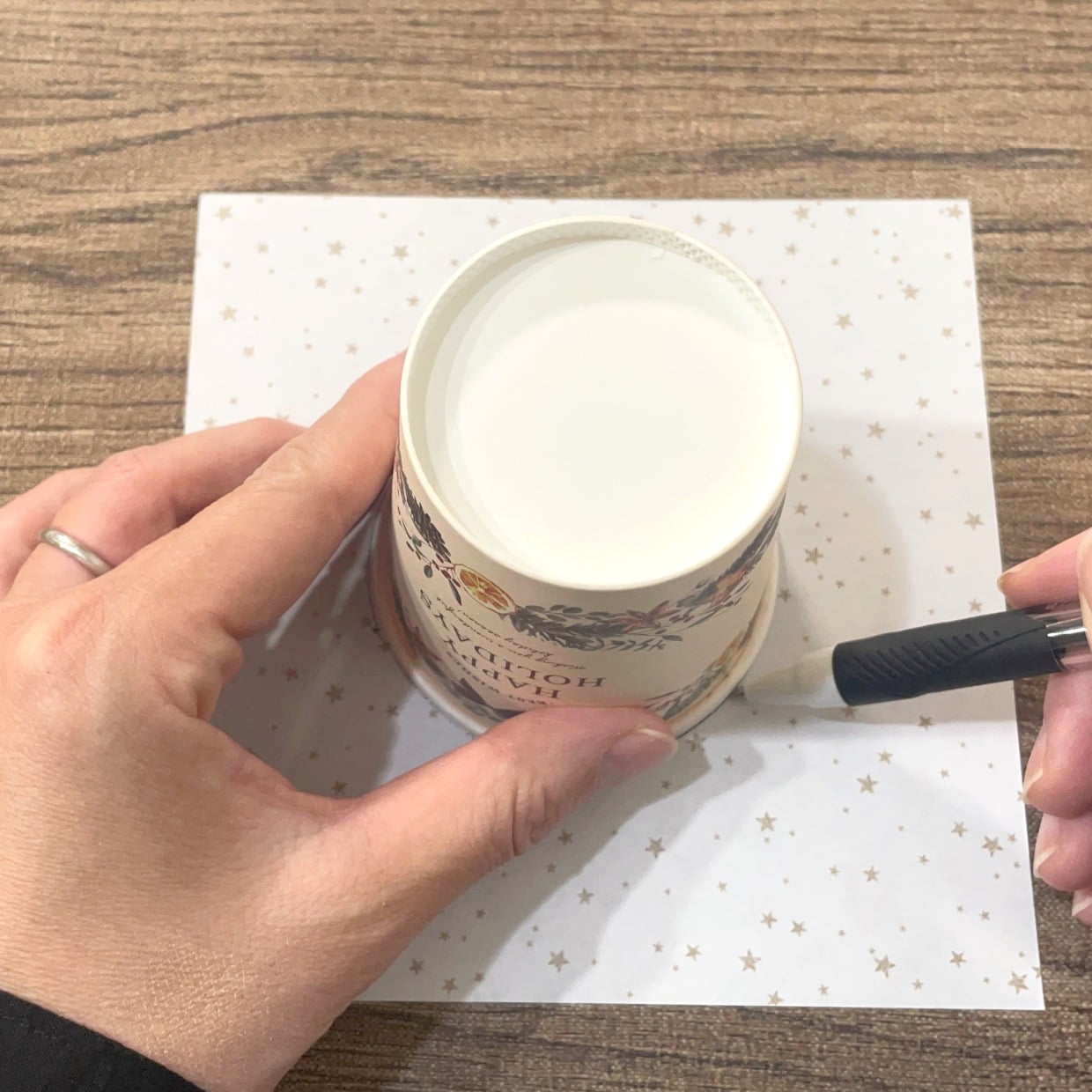  「紙コップ」と「折り紙」を組み合わせると…？「クリスマスに使える」「折り紙に見えない」 