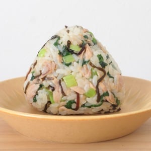 朝「ツナおにぎり」に入れると体がよろこぶ。“鉄分やカルシウムがたっぷりな野菜”とは？