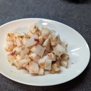 帰宅後10分でできる！梅とかつお節で和えるとおいしくなる旬の食材とは？「切って混ぜるだけ」