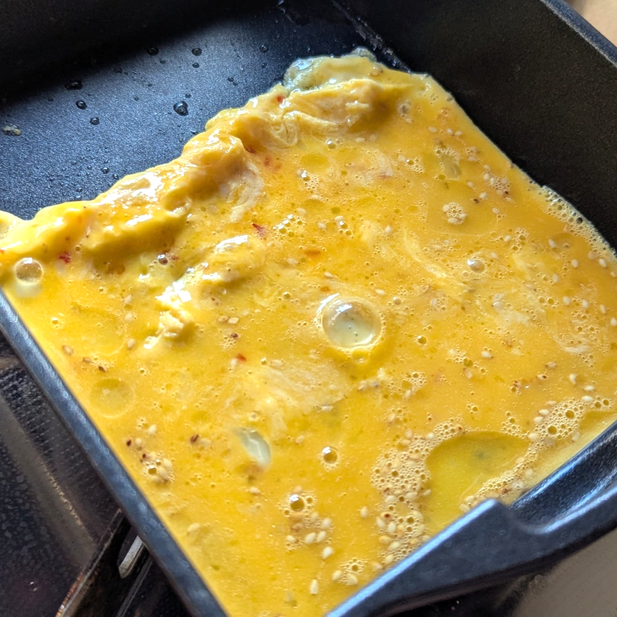  普通の玉子焼きかと思ったら。大さじ1入れるだけで？「冷蔵庫に余ってた」「好きな味」 