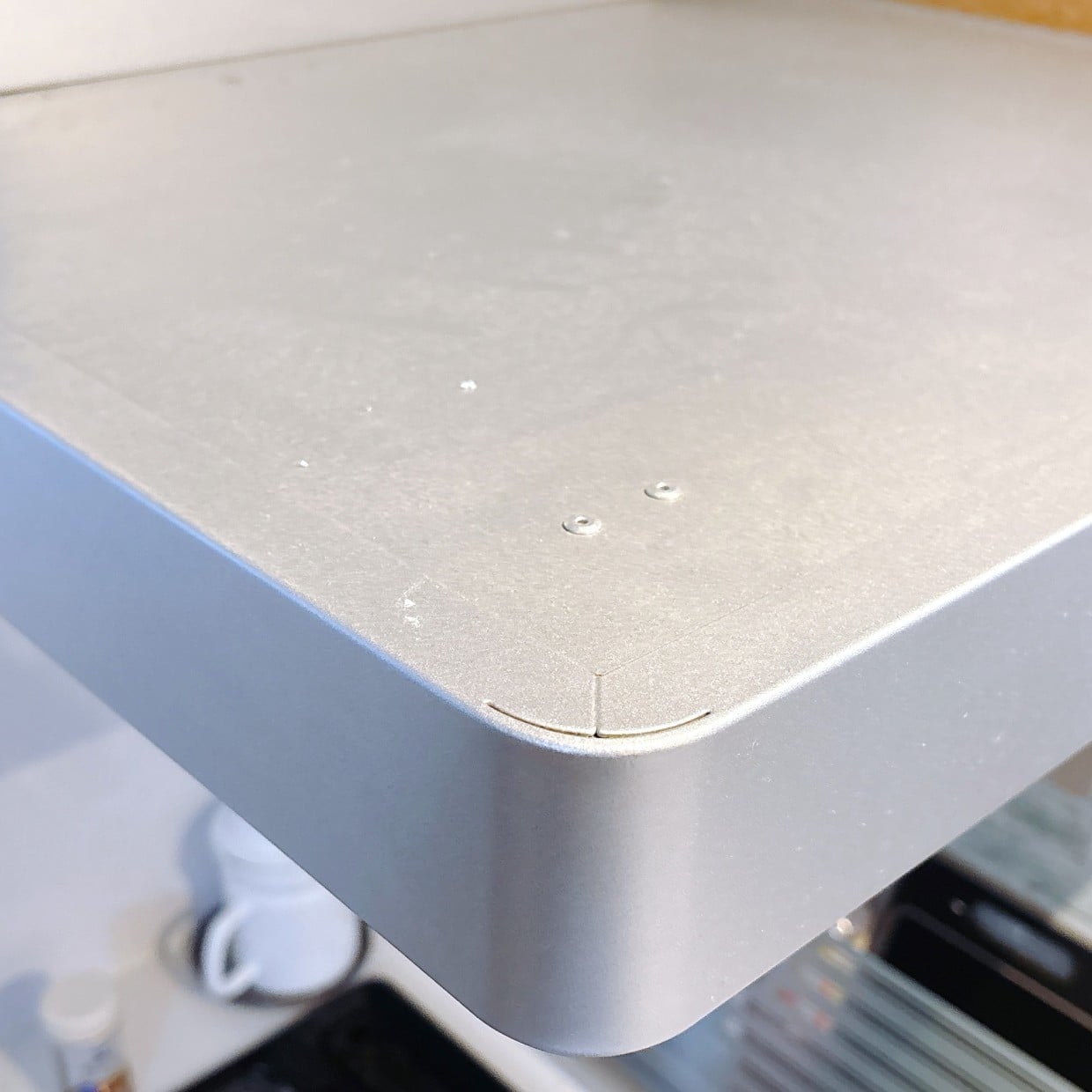  覗くとすごい汚れかも。「レンジフードの上」に溜まった“ベタベタ汚れ”をスルッと落とす掃除術 