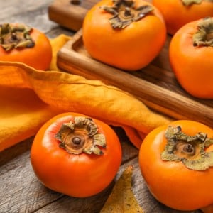 ヘタが大きい「柿」を“均等に切る”失敗しない切り方のコツ「簡単！」「きれいに切れる」