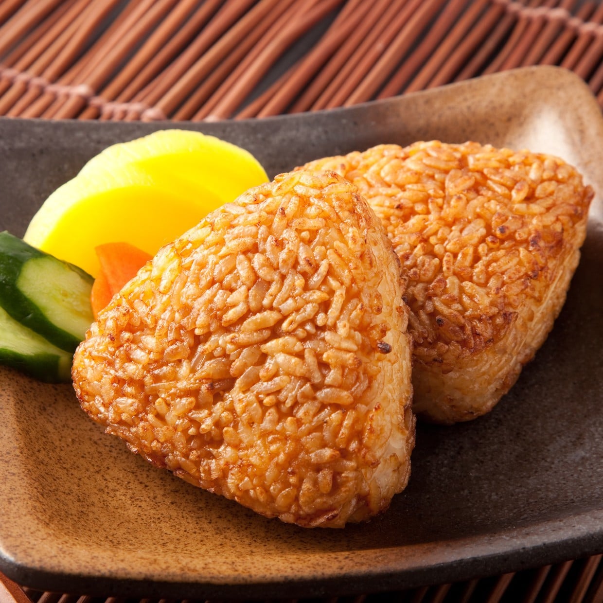  一気に大量に作れる！“醤油を塗らない”焼きおにぎりの作り方テク「ちゃんと香ばしい」「冷凍保存も」 