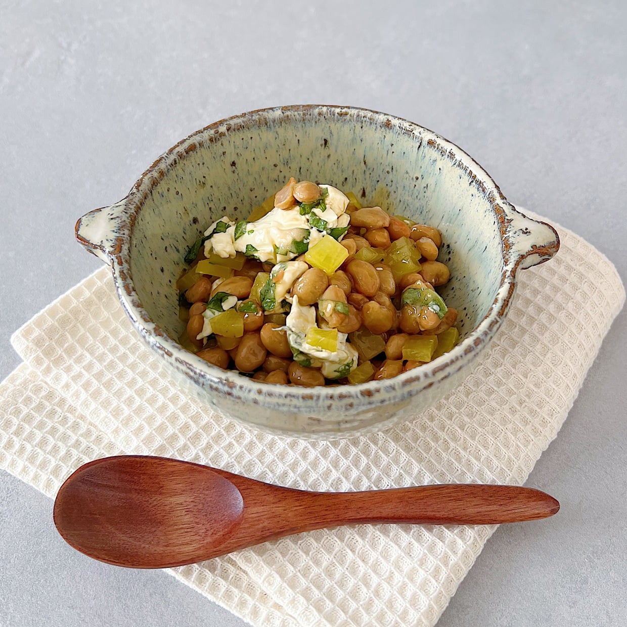  「納豆」にいれると腸が整う。“発酵食品と乳製品”とは？「腸の動きが乱れやすい冬に」 