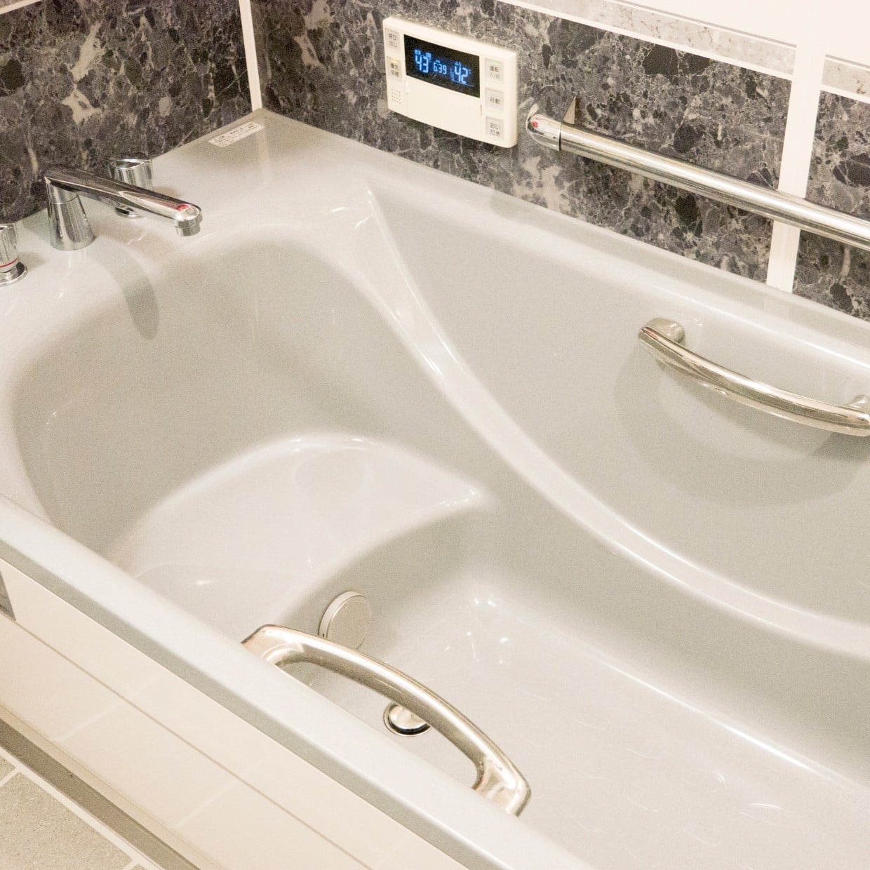  「浴槽」の“黄ばみ汚れ”を放置する3つのリスク「衛生面に影響する」「落ちなくなる前に」 