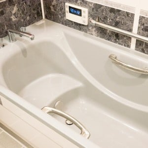 「浴槽」の“黄ばみ汚れ”を放置する3つのリスク「衛生面に影響する」「落ちなくなる前に」